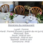 Le Relais Des Dalles - & Restaurant 호텔
